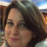 Amante della letteratura italiana e tutto ciò che riguarda la lingua italiana, impartisce lezioni